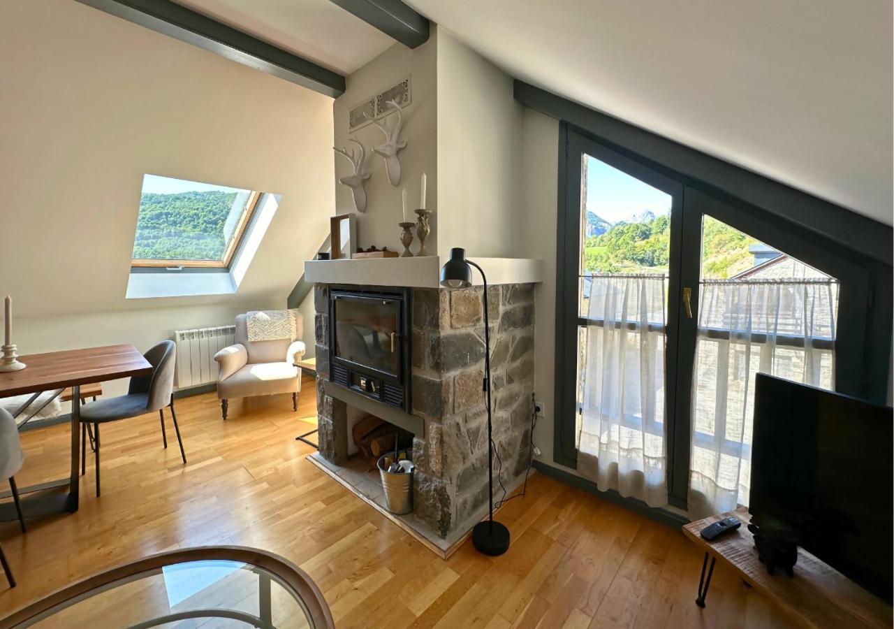 Apartamento Caldares Exclusivo Atico En El Pueyo De Jaca Panticosa Exterior foto